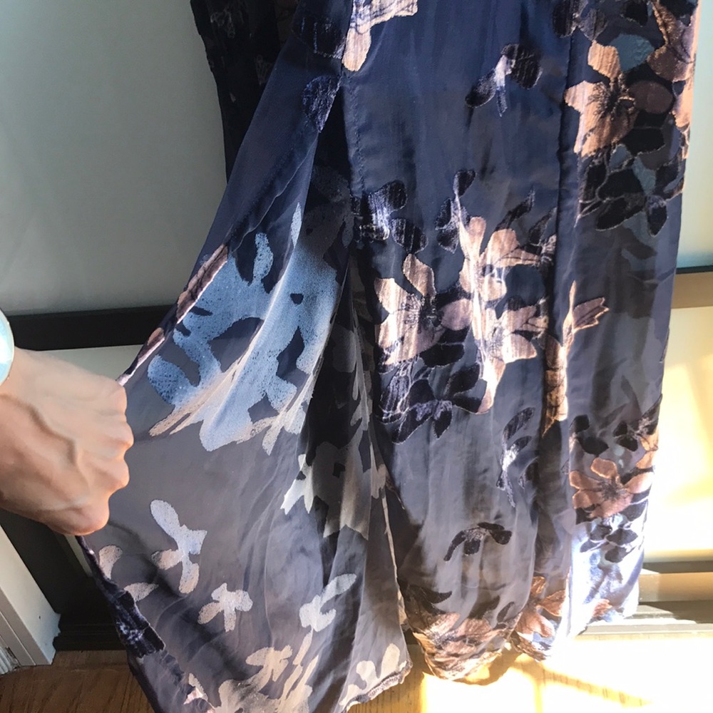 Long navy blue and velvet rose pattern dress - Picture 7 of 7